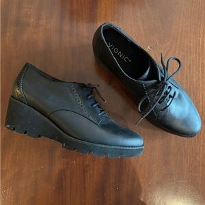 Vionic Women's Black Lace-Up Wedge Loafers